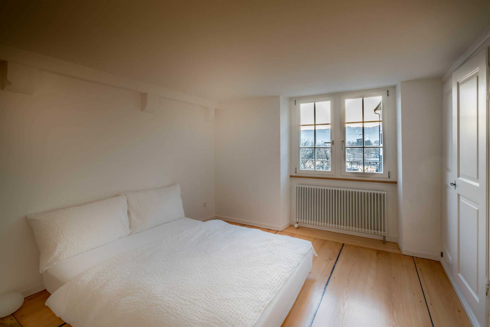 Side Location Bellevue Apartment